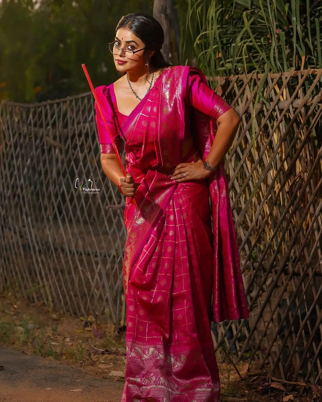 Shamna Kasim Mesmerizing Looks In Beautiful Pink Saree Blouse